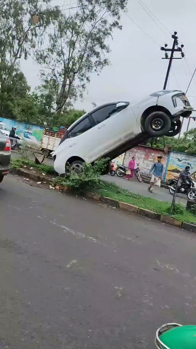 🚨😲 ¿CÓMO RAYOS TERMINÓ ESTE AUTO ASÍ? ¡IMPRESIONANTE ACCIDENTE! 👇👇